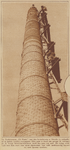 873741 Afbeelding van de start van de sloop van de schoorsteen van bierbrouwerij 'De Krans' (Leidseweg 23) te Utrecht. ...